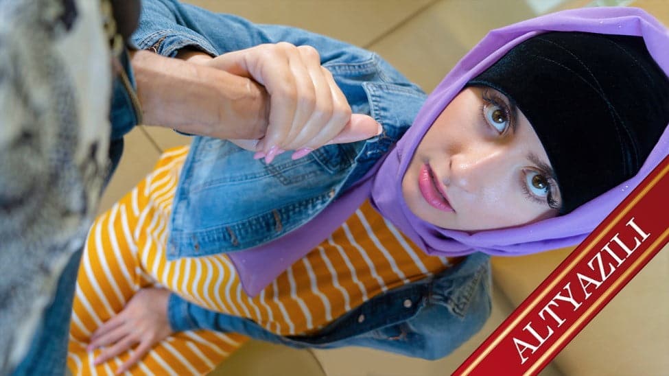 Dolgun Dudaklı Üvey Annesiyle Babasının Yerine Geçmek İçin Anlaştı